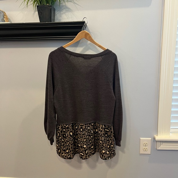 🐆Entro gray sweater with animal print layered look bottom - Picture 4 of 4